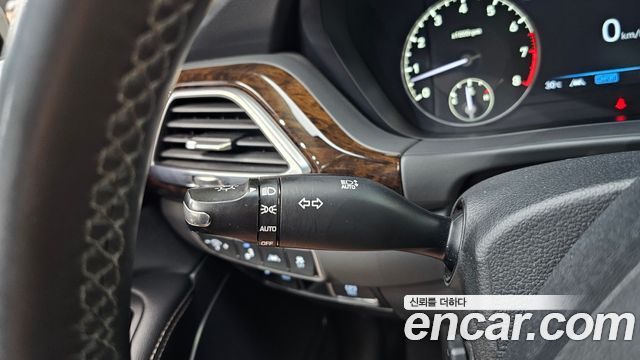Genesis G90 2019 — photo 23