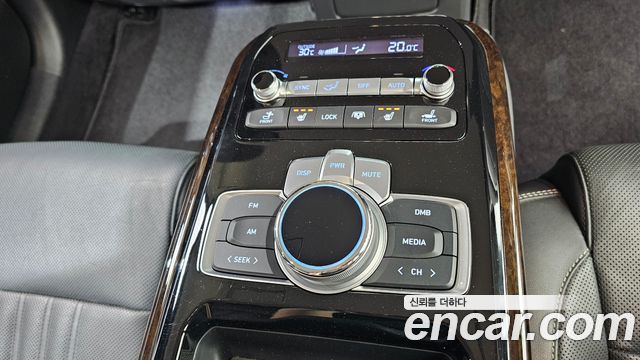 Genesis G90 2019 — photo 25