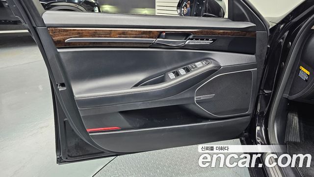 Genesis G90 2019 — photo 14