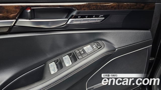 Genesis G90 2019 — photo 28