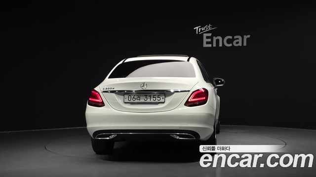 Mercedes-Benz C-Class 2019 — photo 4