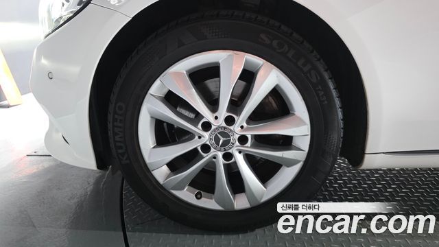 Mercedes-Benz C-Class 2019 — photo 5