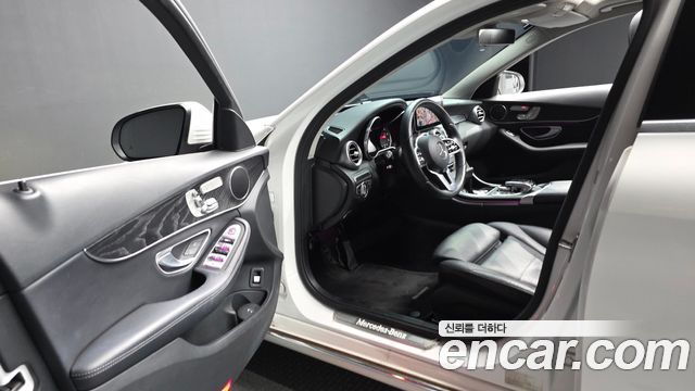 Mercedes-Benz C-Class 2019 — photo 10