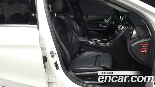 Mercedes-Benz C-Class 2019 — photo 11