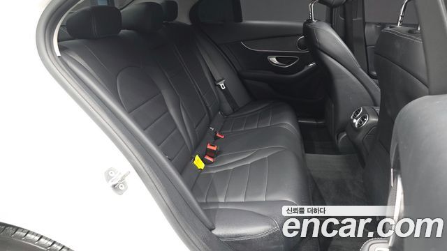 Mercedes-Benz C-Class 2019 — photo 12