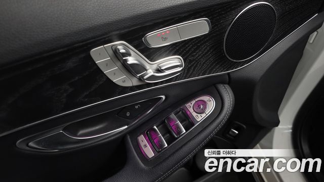 Mercedes-Benz C-Class 2019 — photo 18
