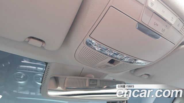 Mercedes-Benz C-Class 2019 — photo 19