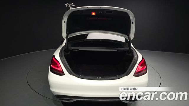 Mercedes-Benz C-Class 2019 — photo 20