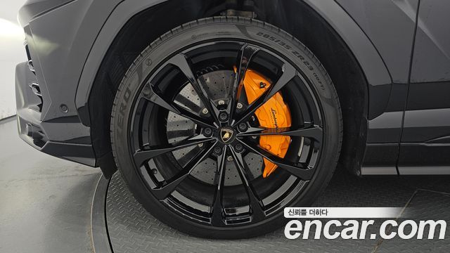 Lamborghini Urus 2021 — photo 5