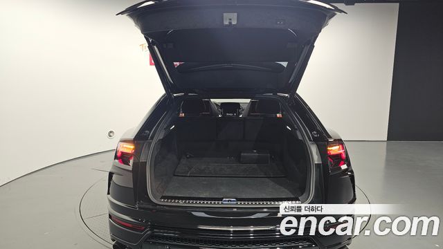 Lamborghini Urus 2021 — photo 26