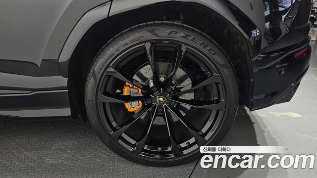 Lamborghini Urus 2021 — photo 7