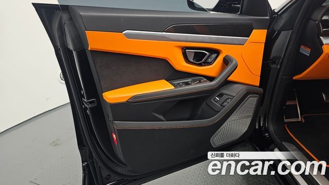 Lamborghini Urus 2021 — photo 14