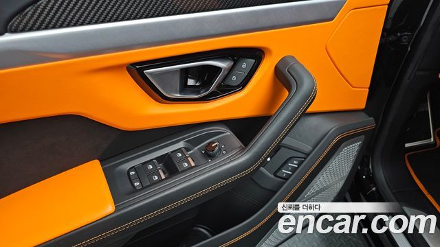Lamborghini Urus 2021 — photo 35