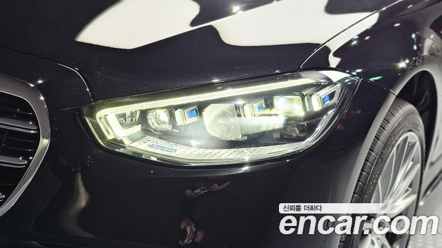 Mercedes-Benz S-Class 2023 — photo 8