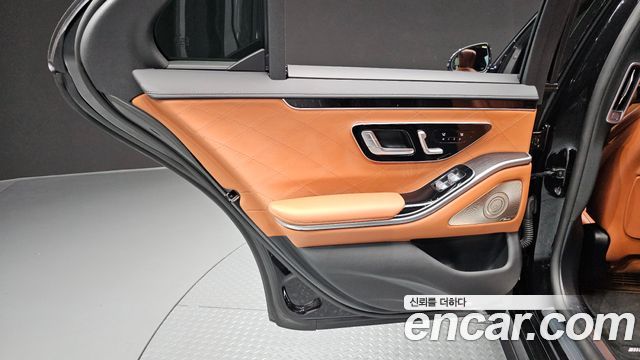 Mercedes-Benz S-Class 2023 — photo 15