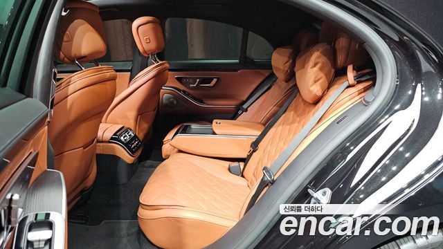 Mercedes-Benz S-Class 2023 — photo 16