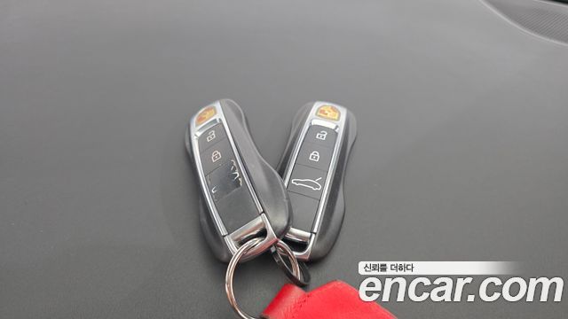 Porsche Panamera 2021 — photo 23