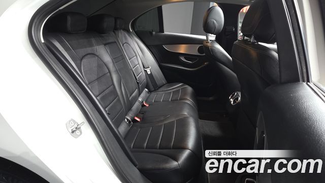 Mercedes-Benz C-Class 2020 — photo 17