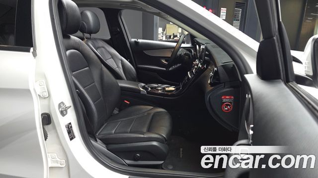 Mercedes-Benz C-Class 2020 — photo 18