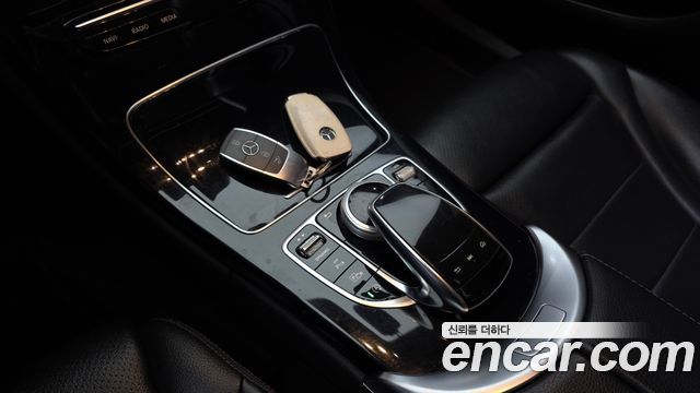 Mercedes-Benz C-Class 2020 — photo 23