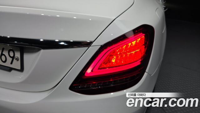 Mercedes-Benz C-Class 2020 — photo 9