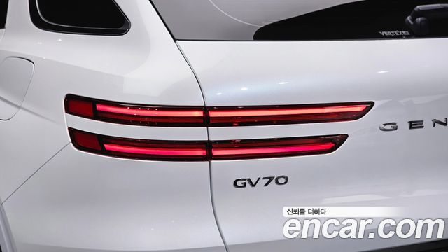 Genesis GV70 2025 — photo 9