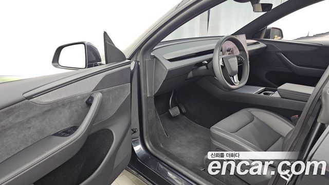 Tesla Model Y 2026 — photo 13