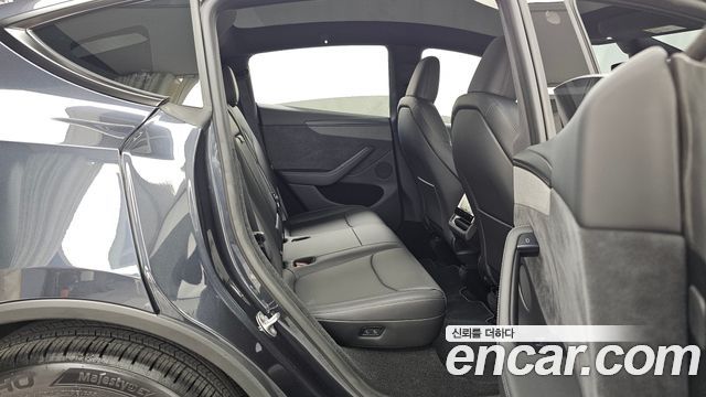 Tesla Model Y 2026 — photo 18