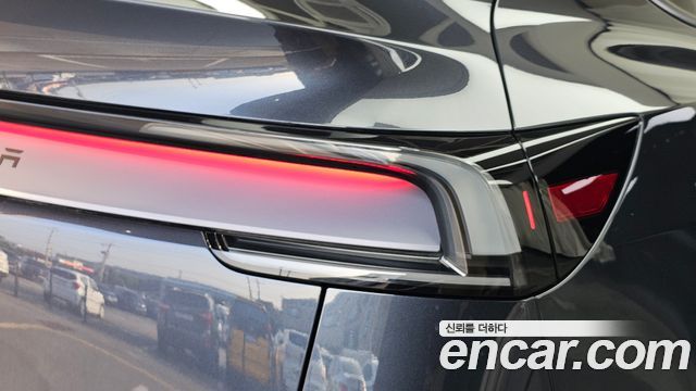 Tesla Model Y 2026 — photo 9