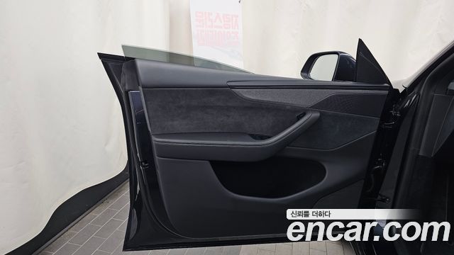 Tesla Model Y 2026 — photo 14