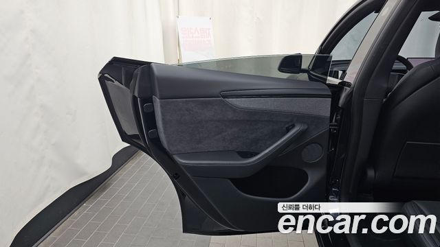 Tesla Model Y 2026 — photo 15