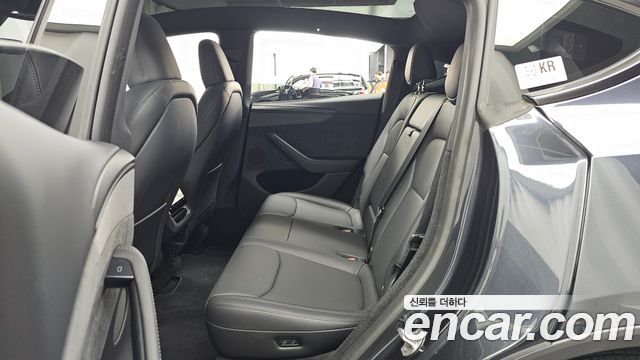 Tesla Model Y 2026 — photo 16
