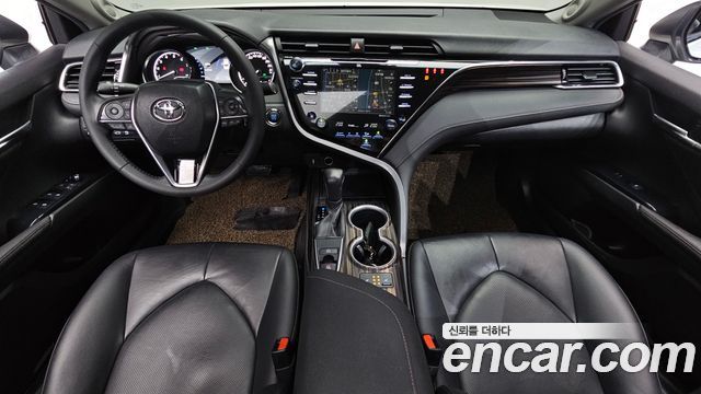 Toyota Camry 2018 — photo 10