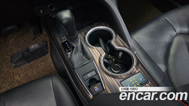 Toyota Camry 2018 — photo 12
