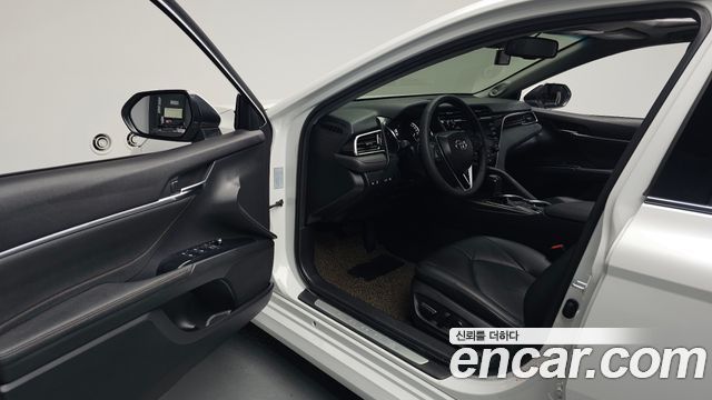 Toyota Camry 2018 — photo 13