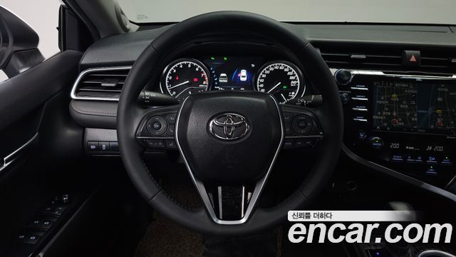 Toyota Camry 2018 — photo 19