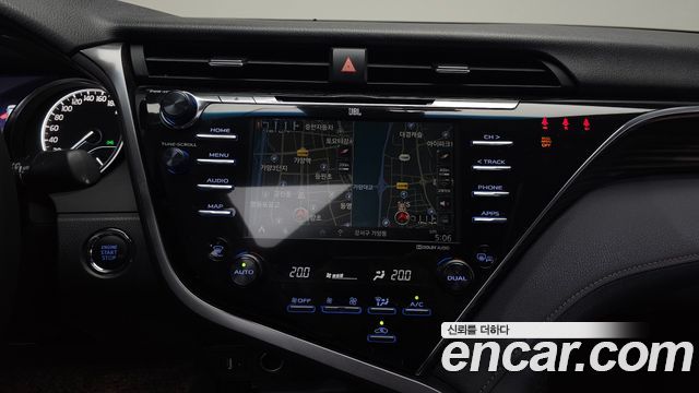 Toyota Camry 2018 — photo 20