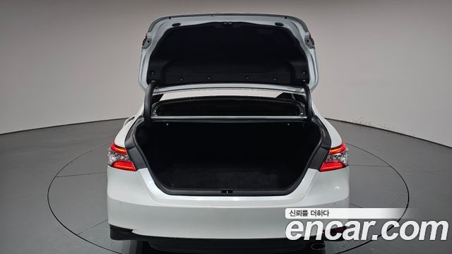 Toyota Camry 2018 — photo 26