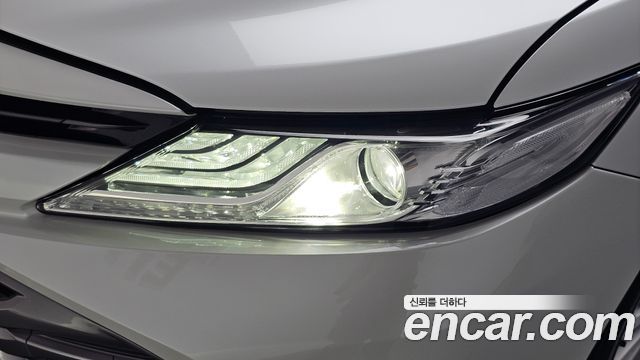 Toyota Camry 2018 — photo 8