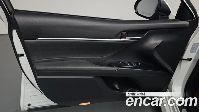 Toyota Camry 2018 — photo 14