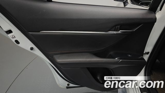Toyota Camry 2018 — photo 15