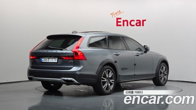Volvo V90 2018 — photo 2