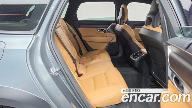 Volvo V90 2018 — photo 12