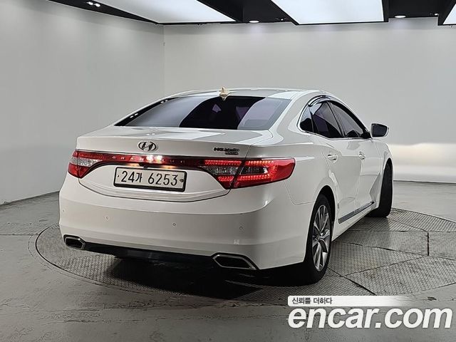 Hyundai Grandeur 2015 — photo 4