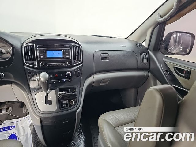 Hyundai Starex 2017 — photo 10