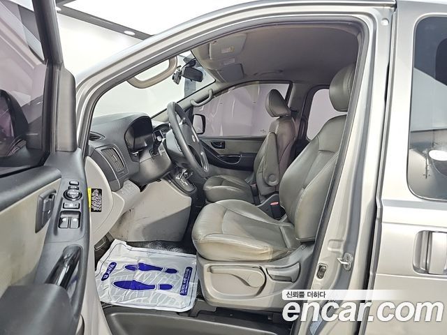 Hyundai Starex 2017 — photo 11