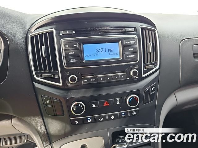 Hyundai Starex 2017 — photo 15