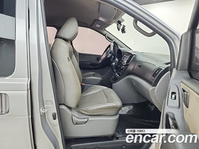 Hyundai Starex 2017 — photo 17