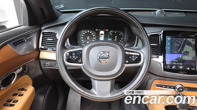 Volvo XC90 2017 — photo 12