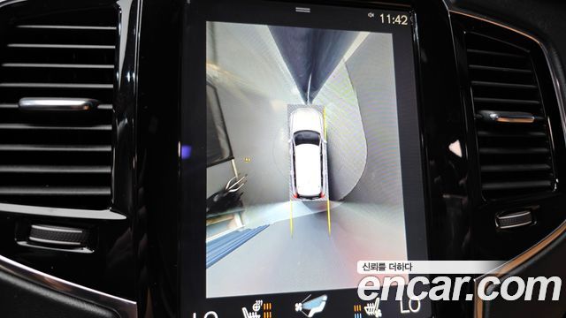 Volvo XC90 2017 — photo 16